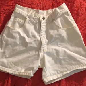Vintage high waist, white shorts!!